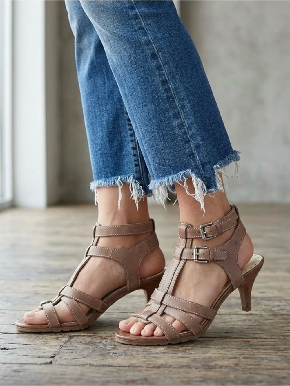 Coach Flora Women’s 9.5 Logo Beige Strappy Open Sandal Heels Shoes